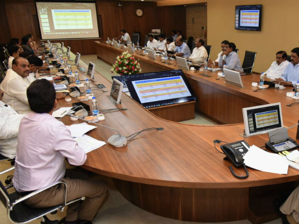 ఉపాదీ హామీ అమలులో ఫస్ట్ ప్లేస్..! ఆ అధికారులకు సీఎం అభినందనలు..!!