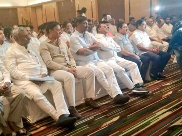 అసమ్మతి లీడర్స్