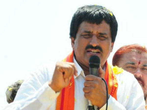 నేతలతో చర్చలు