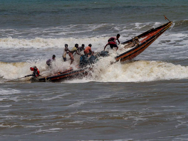 Cyclone Fani landfall in Srikakulam district in Andhra Pradesh make way towards Odisha Cyclone Fani landfall in Srikakulam district in Andhra Pradesh make way towards Odisha