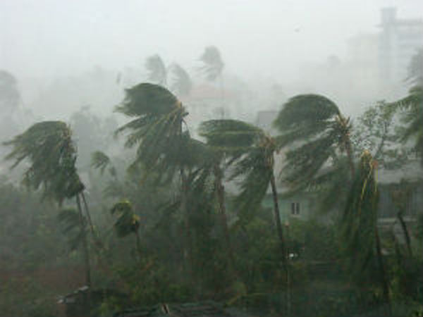Heavy impact on 8 districts in Bengal.! fani attacking on odisha..!! Heavy impact on 8 districts in Bengal.! fani attacking on odisha..!!