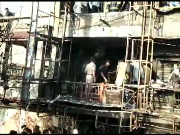 19 ఫైరింజన్లు ..