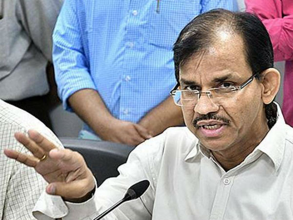 CEO Dwivedi sensational comments on polling in Chandragiri : seem to be no democracy there.. CEO Dwivedi sensational comments on polling in Chandragiri : seem to be no democracy there..