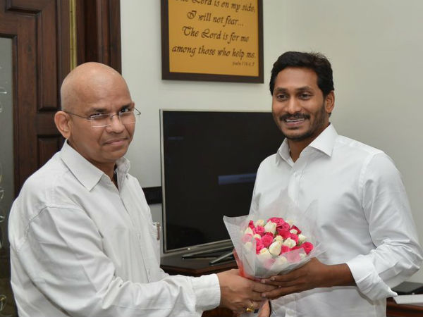 Senior Bureaucrats Andhra formally met CM designated YS Jagan Senior Bureaucrats Andhra formally met CM designated YS Jagan