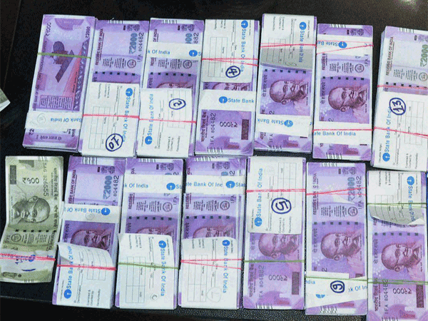 3 crores seized in shamshabad airport 3 crores seized in shamshabad airport