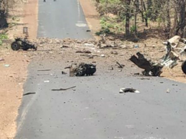 Maoist blow up police vehicle in Gadchiroli, Maharashtra; 16 commandos reportedly killed Maoist blow up police vehicle in Gadchiroli, Maharashtra; 16 commandos reportedly killed