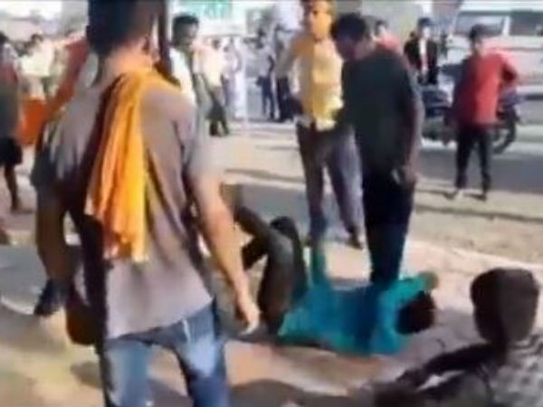 3 Muslims thrashed by gau rakshaks, made to shout Jai Shree Ram slogans 3 Muslims thrashed by gau rakshaks, made to shout Jai Shree Ram slogans
