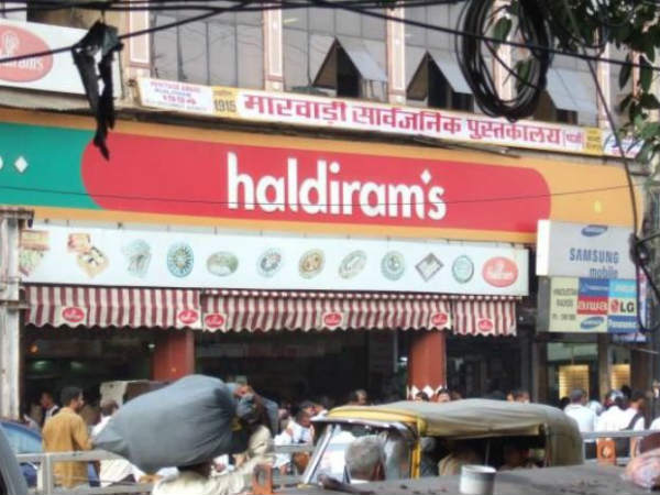 హోటల్ను మూసివేయించిన అధికారులు