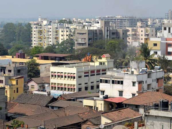 నిబంధనలకు తూట్లు.. యదేచ్ఛగా లే అవుట్లు