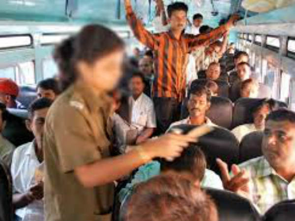 The conductors get down the passengers from the buses .. you will shock if you know why The conductors get down the passengers from the buses .. you will shock if you know why