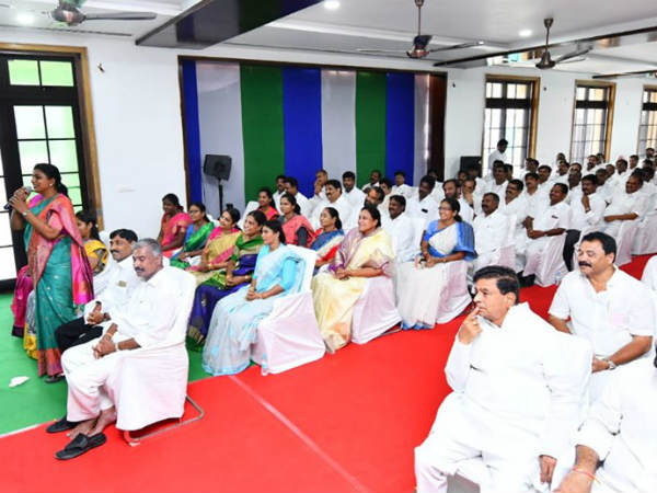ముందుకురాని నేతలు..! కసరత్తు చేస్తున్న అదిష్టానం..!!