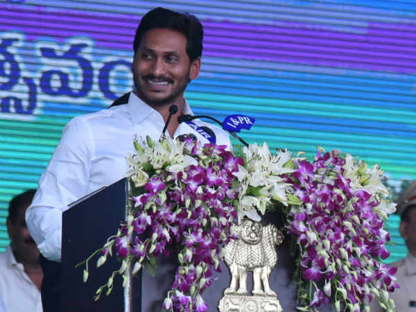 జగన్ ప్రమాణ స్వీకారం వైసీపీలో ఆనందం .. ప్రత్యర్ధి పార్టీలకు దుఃఖం