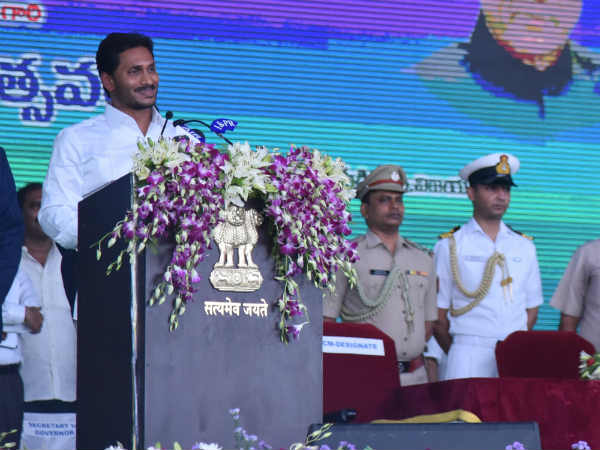 గ్రామ సెక్రెటేరియట్లు..! అందరికి ఉద్యోగాలు..!!