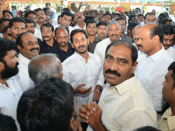 తొలి వైసీపీఎల్పీ భేటీ అక్కడే..