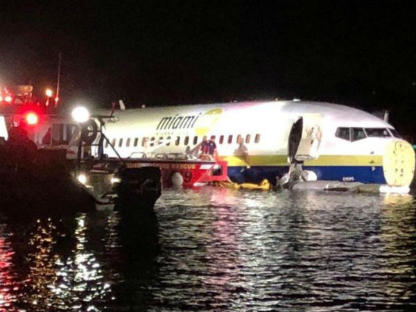 Boeing skids off the runway and lands in river in Florida,passengers safe Boeing skids off the runway and lands in river in Florida,passengers safe