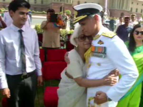 Admiral Karambir Singh takes charge as new Navy chief Admiral Karambir Singh takes charge as new Navy chief