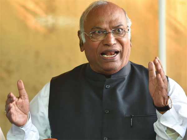మోడీ వేవ్లో కొట్టుకుపోయిన మహామహులు
