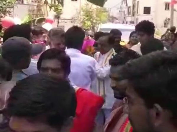 KCR Visits YSRCP MLA Chevireddy Bhaskar Reddy residence near Tirupati KCR Visits YSRCP MLA Chevireddy Bhaskar Reddy residence near Tirupati