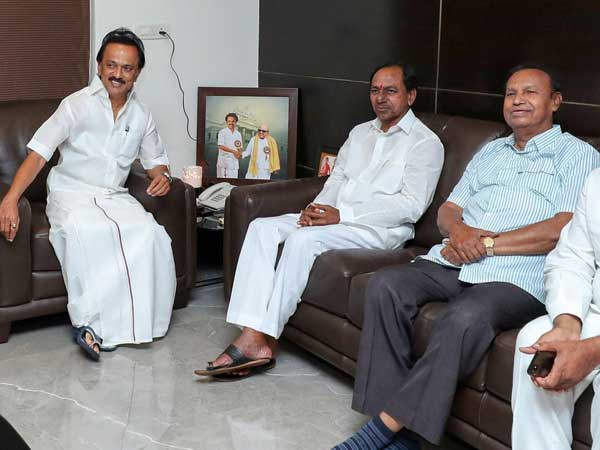 తెలంగాణలో జోరు.. ఢిల్లీలో బేజారు..!