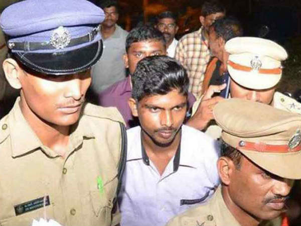 Srinivas,accused in Jagans attack case released on bail Srinivas,accused in Jagans attack case released on bail