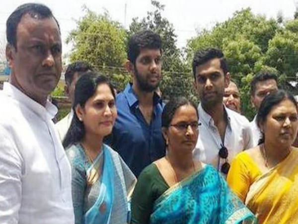 komatireddy rajagopal reddy wife laxmi voice in mlc elections komatireddy rajagopal reddy wife laxmi voice in mlc elections