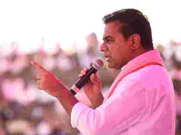 ప్రతిపక్షాలు రాజకీయం చేస్తున్నాయి