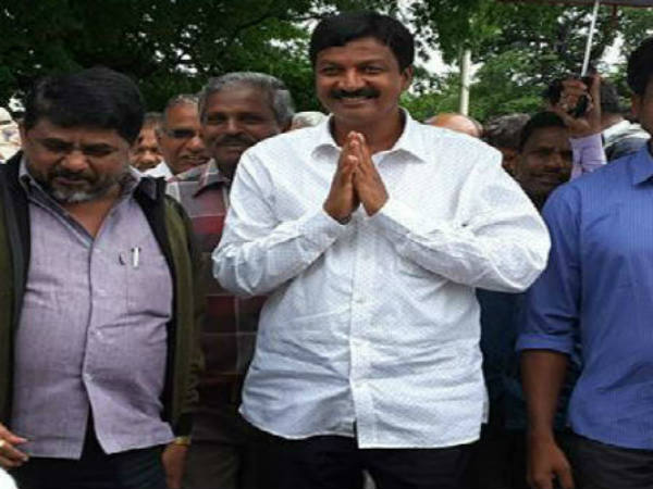 సర్వేల దెబ్బ