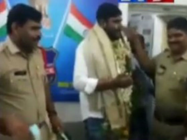 దుర్వినియోగం అవుతున్న ఫ్రెండ్లీ పోలీసింగ్ .. కాంట్రాక్టర్లు , రాజకీయ నేతలతో పోలీసుల దోస్తీ