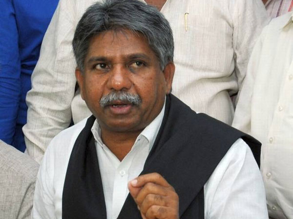 భారీగా పోలీసులు..! అంబేడ్కర్ మాస్కులు, నల్ల జెండాలతో నిరసన..!!