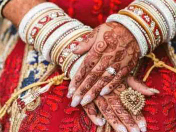 తీగలాగితే కదిలిన డొంక