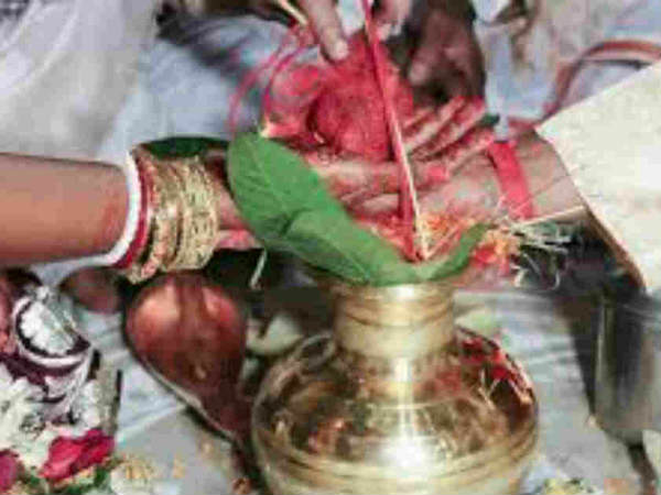 పత్తాలేకుండా పోయిన పురోహితుడు