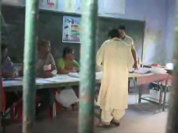 లక్నోలో మాయావతి ఓటు