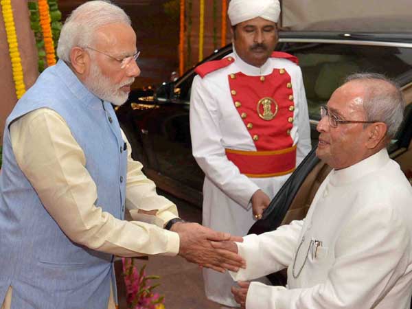 Modi meets former President Pranab Mukherjee and takes his blessings Modi meets former President Pranab Mukherjee and takes his blessings