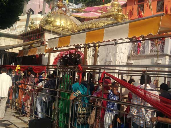 గుడిలో ఇంటి దొంగలు..!