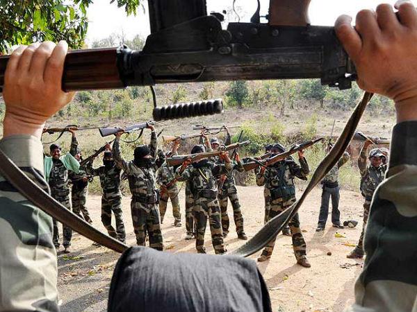 Naxals blew up BJP party office in Jharkhand Naxals blew up BJP party office in Jharkhand