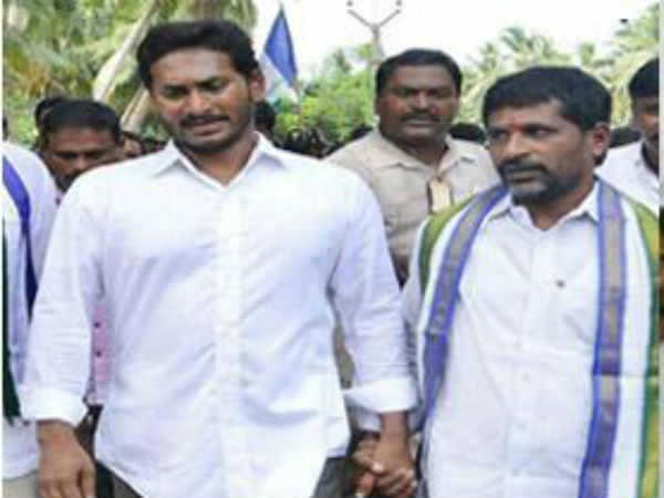 జగన్ కోసం వినూత్న పంథా.. పదేళ్లుగా పాదరక్షలు లేకుండా..!