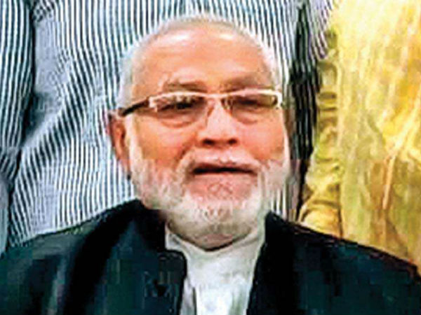 pm narendra modi brother prahlad modi protest at police station pm narendra modi brother prahlad modi protest at police station