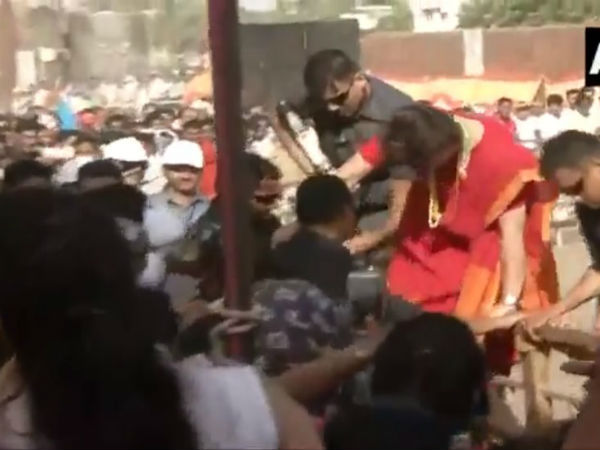 Priyanka Gandhi Jumps Over Barricade To Meet Supporters Priyanka Gandhi Jumps Over Barricade To Meet Supporters