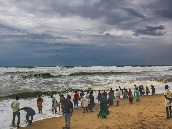 బాధితులకు సీఎం పరామర్శ
