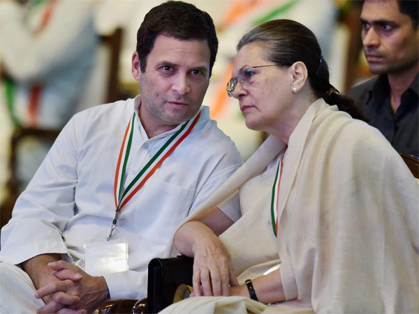 2014లో కూడ రాజీనామ చేసిన సోనియా రాహూల్ గాంధీలు
