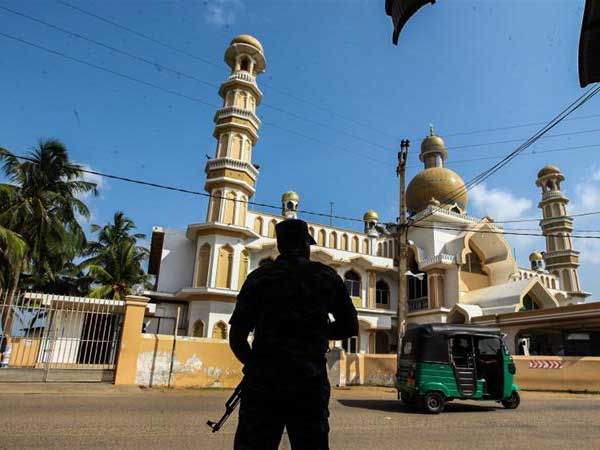గుంపుగా కనిపిస్తే కఠిన చర్యలు