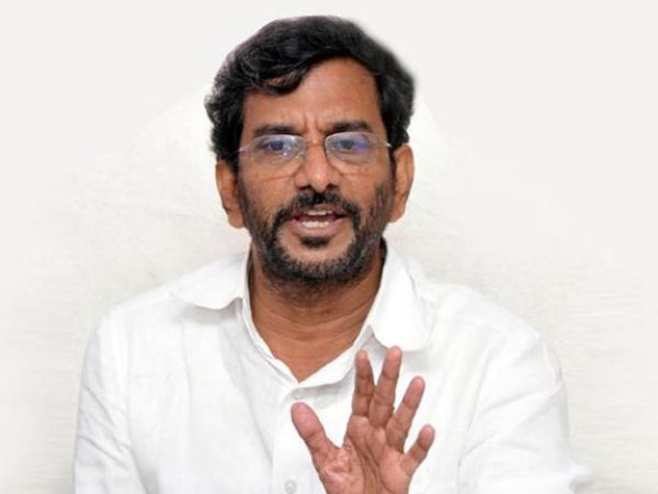 అధికారులు ఏం చేయాలో తెలియట్లేదు..