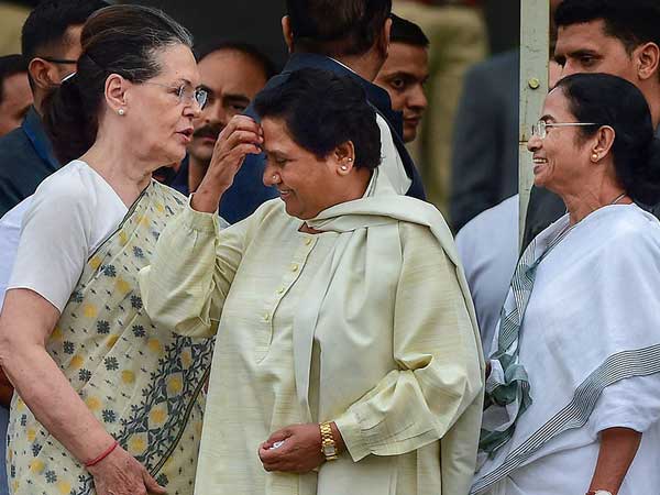 హంగ్ వస్తే మాయావతి మమతా బెనర్జీలు చక్రం తిప్పుతారా..?