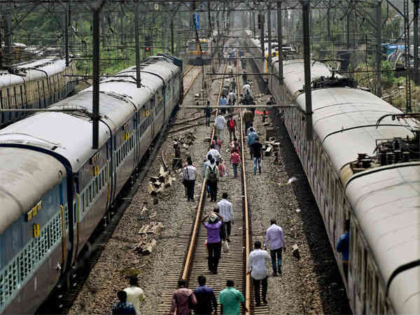 Short circuit in Passenger Train in Vejendla station in Guntur dist.. Short circuit in Passenger Train in Vejendla station in Guntur dist..