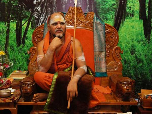 స్వరూపానందేంద్ర సరస్వతి ఆశీర్వాదం కోసం బారులు తీరుతున్న రాజకీయ ప్రముఖులు