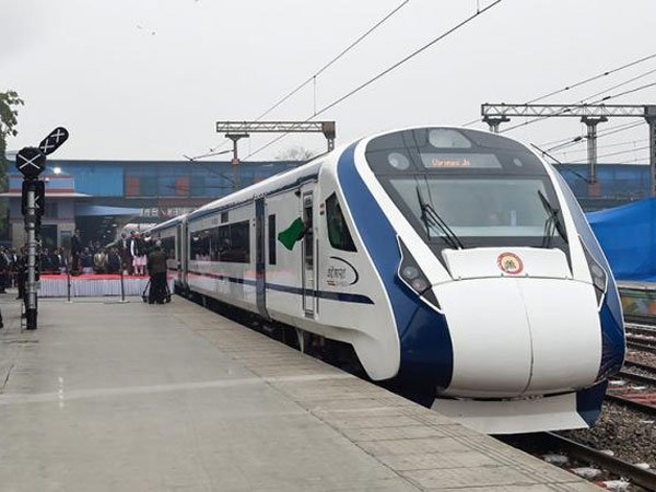 Vande Bharat express completes One lakh kilometers Vande Bharat express completes One lakh kilometers
