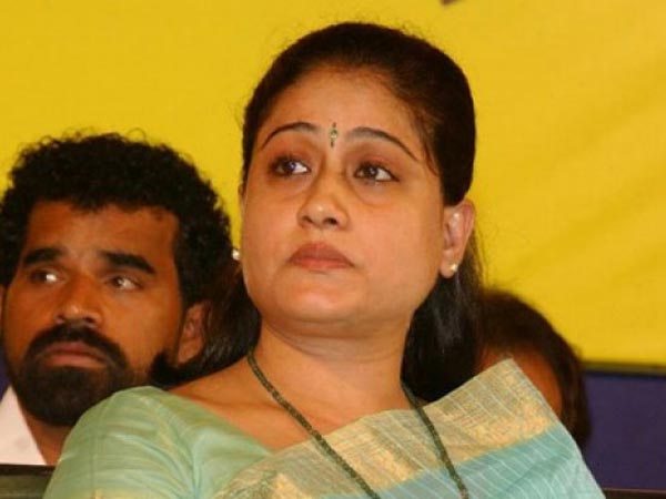 ఫేస్ బుక్ లో సుదీర్ఘమైన పోస్ట్ పెట్టిన విజయశాంతి