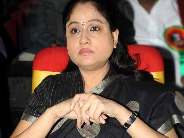 శత్రు పార్టీలు మద్దతు తెలుపుతాయని ప్రకటించటం కరెక్ట్ కాదన్న విజయశాంతి