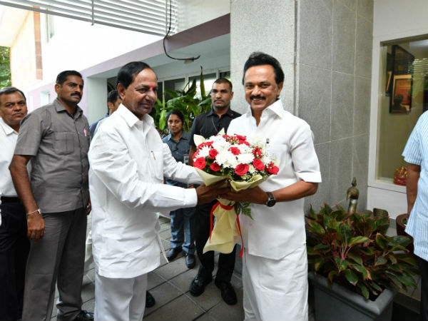 ఆ ఇద్దరూ ఒక్కటిగా..