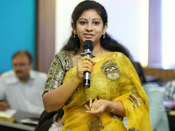 జగన్ సంపాదించిన పాపపు సొమ్ము పంచితే వచ్చే జన్మలో అయినా సీఎం అవుతావ్ ... యామిని ఘాటు వ్యాఖ్యలు